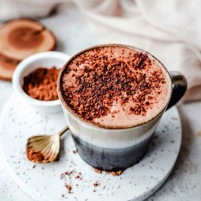 Chocolademelk In Koffie. Een Zoete Variatie Op Je Klassieke Brouwsel